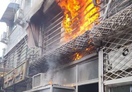 آتش سوزی تعمیرگاه لوازم خانگی در بازار رشت مهار شد