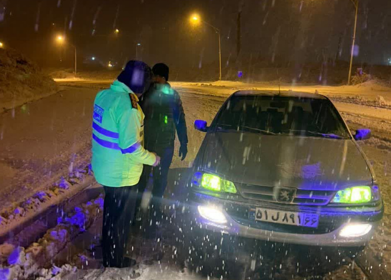 بارش برف در محورهای استان گيلان/ هموطنان از سفرهای غیرضروری به استان گیلان خودداری کنند